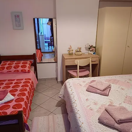 Apartamento In And Quite Area, Close To