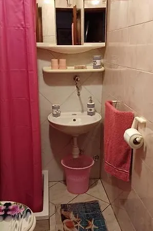 Apartamento In And Quite Area, Close To